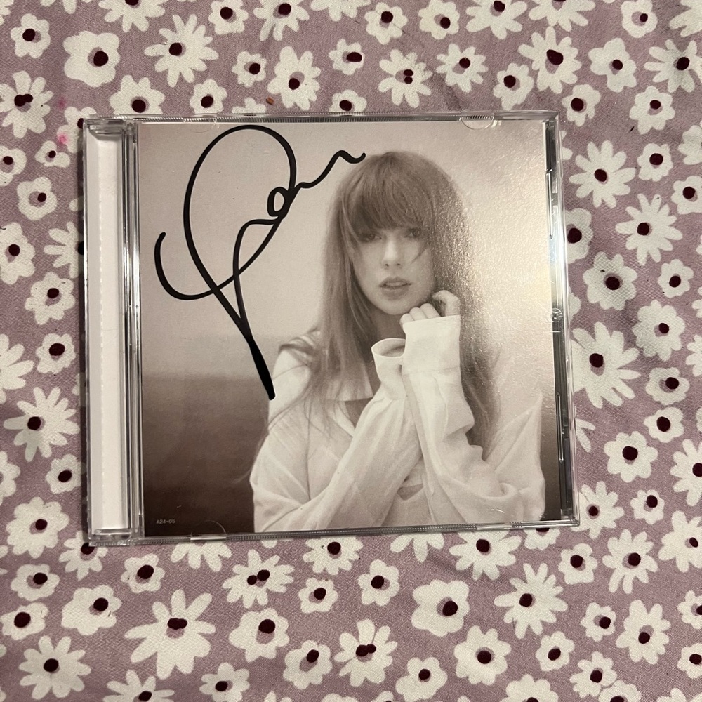 Signed ttpd cd Taylor swift